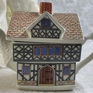 VINTAGE Sadler porcelain/Tudor House Teapot/English Country Houses Collection